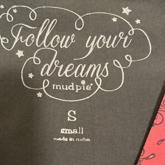 Rare find! Mud Pie tunic and leggings pajama set - Picture 2 of 6